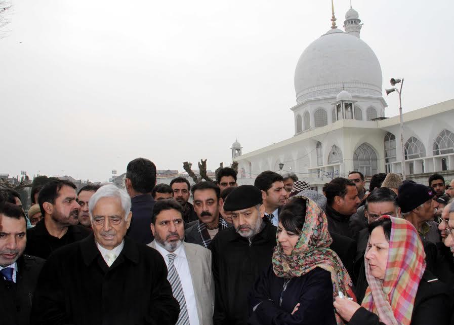 Mufti visits Aasar-e-Sharief Hazratbal, reviews Milad arrangements